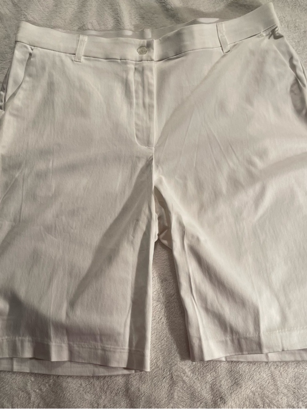 Avon Signature Collection White Bermuda Shorts with Belt Loops and Pockets 14